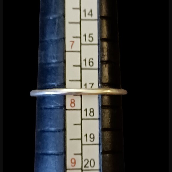 925 Sterling Silver V Shaped Band CZ Ring Size 7.75 - Picture 3 of 7